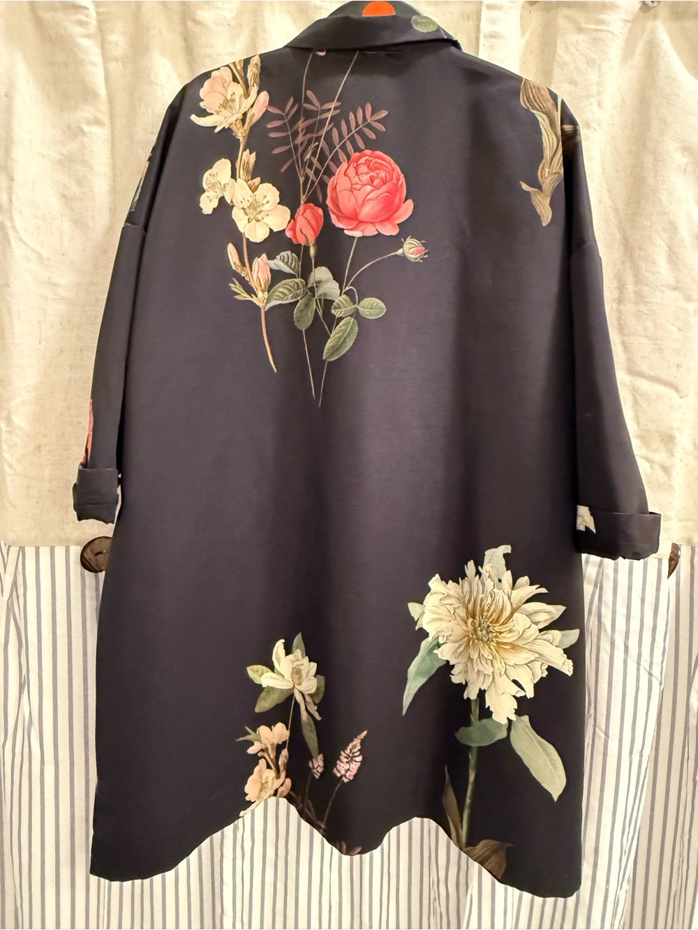 Epee From Paris - French Black Floral Textured Satin Oversized Long Blazer/Coat - Picture 2 of 16